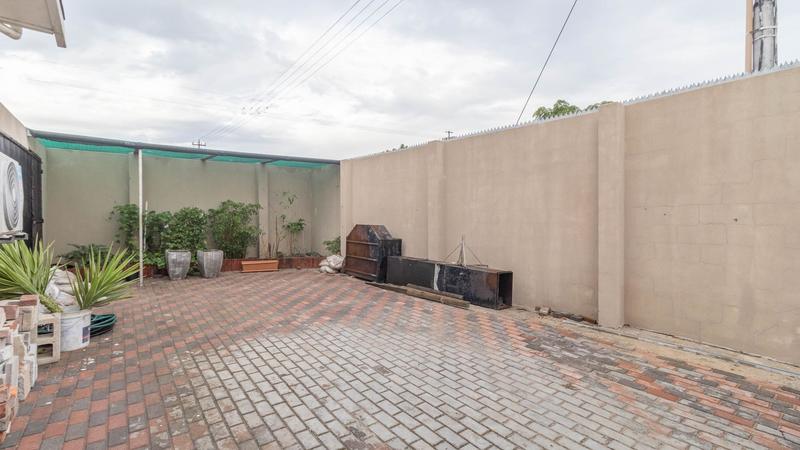 5 Bedroom Property for Sale in De Kuilen Western Cape